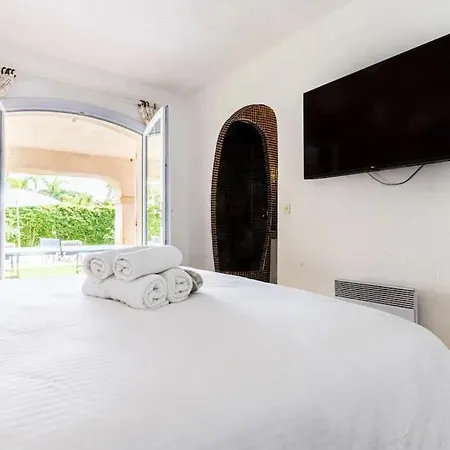 St-tropez/ramatuelle : 5br Avec Piscine Lejlighed